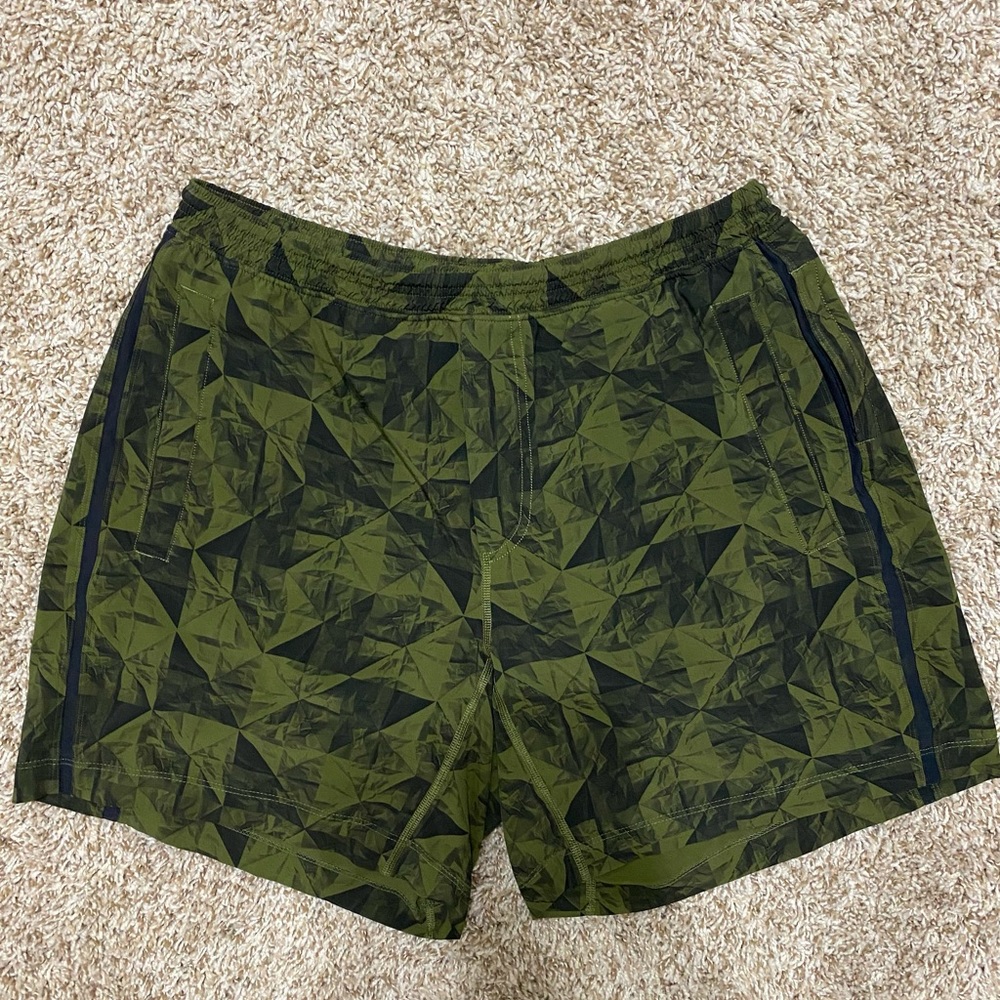 Lululemon Pacebreaker Shorts 7.5in